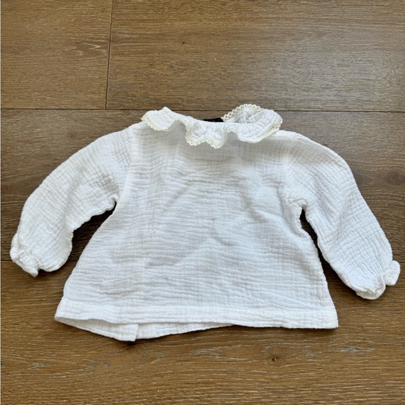 Petite Lucette Paris Baby collared lace trim shirt w/ gold buttons| size 9M - Picture 2 of 3